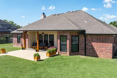 Exterior - 306 E Pine St, Mabank, TX 75147 photo 4 of 6