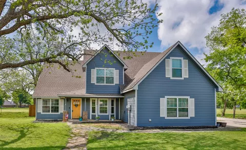 400 E Hinton St, Tioga, TX 76271