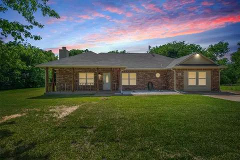 904 N Main St, Kemp, TX 75143