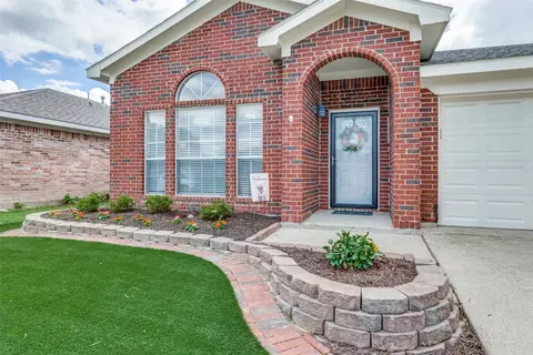 1916 Overland St, Fort Worth, TX 76131