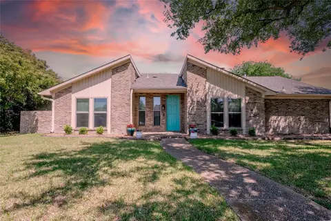 2016 Stain Glass Dr, Plano, TX 75075