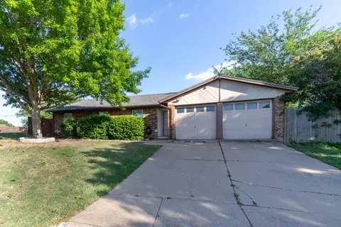5321 Weddington Ct, Fort Worth, TX 76133