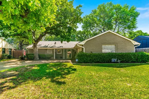 514 Staffordshire Dr, Irving, TX 75061