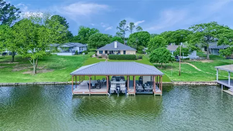 511 Kiowa Dr W, Lake Kiowa, TX 76240