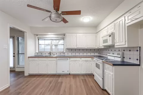 Kitchen - 1907 E Spring Valley Rd, Richardson, TX 75081 photo 3 of 4
