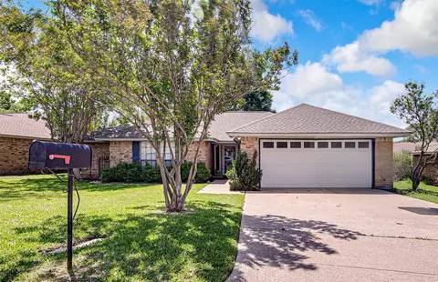 2018 Chantilly Ct, Arlington, TX 76015