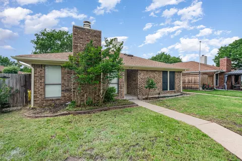 717 Cory St, Grapevine, TX 76051