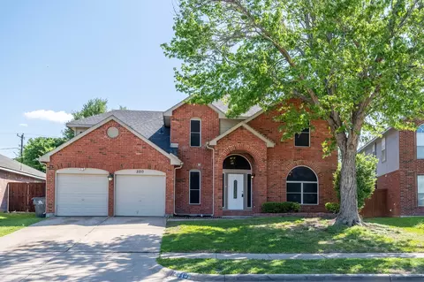 2210 Belton Dr, Arlington, TX 76018