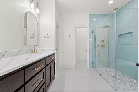 Bath - 3178 Willow Rd, Celeste, TX 75423 photo 1 of 6