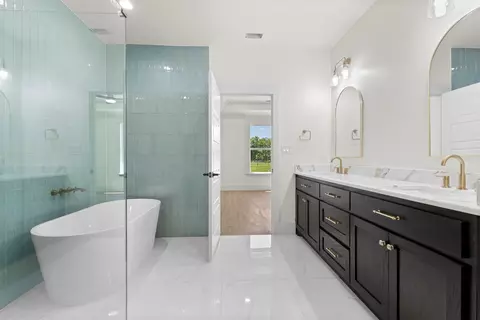 Bath - 3178 Willow Rd, Celeste, TX 75423 photo 4 of 6