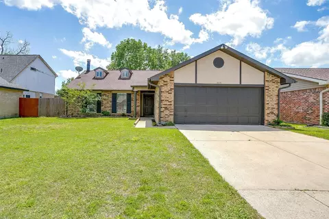 4116 Huckleberry Dr, Fort Worth, TX 76137