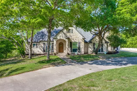 101 Crest Canyon Dr, Fort Worth, TX 76108