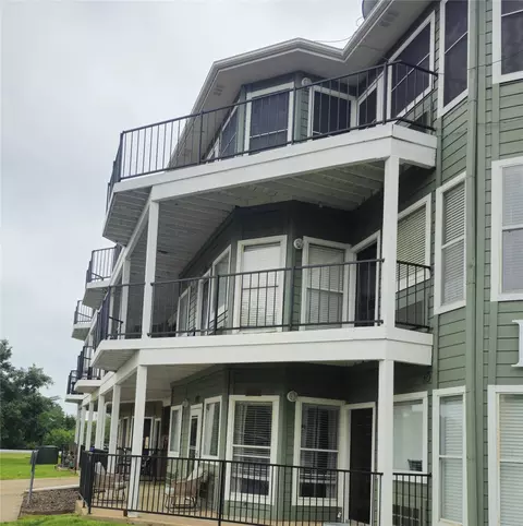 2164 Tanglewood Blvd #B202, Pottsboro, TX 75076