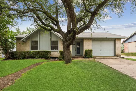 2915 Lockwood Dr, Carrollton, TX 75007