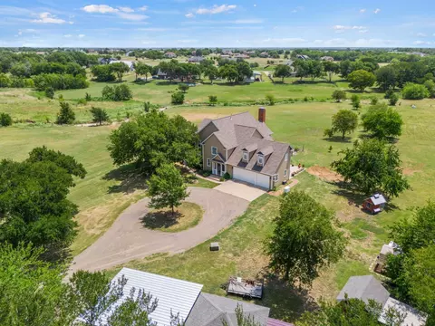 692 Jc Maples Rd, Gunter, TX 75058
