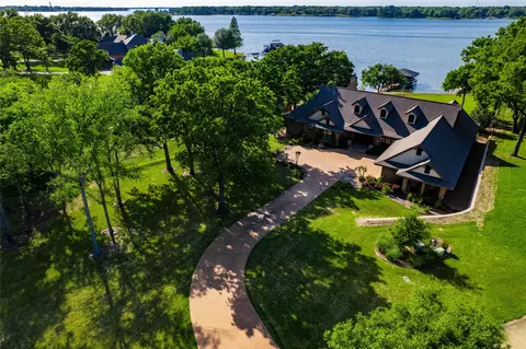 100 Lakeside Ct, Malakoff, TX 75148