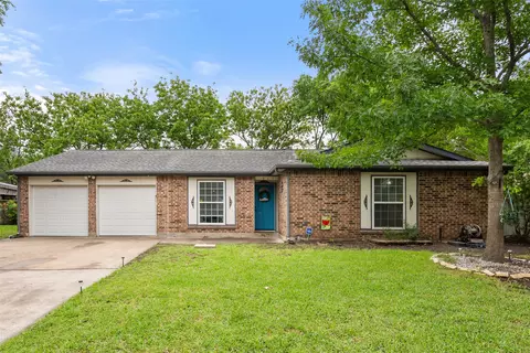517 Curts Dr, Grand Prairie, TX 75052