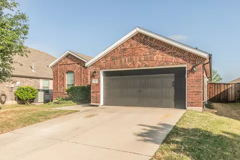 1413 Nightingale Dr, Aubrey, TX 76227