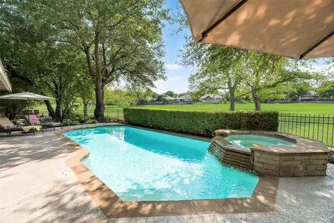 930 Hills Creek Dr, Mckinney, TX 75072