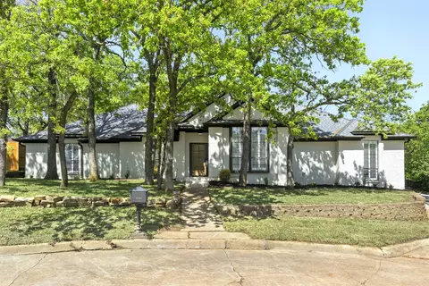 3 Glendale Ct, Trophy Club, TX 76262