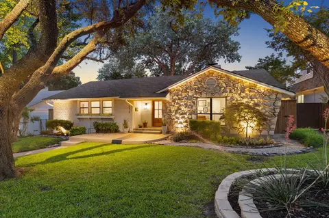 9918 Rustleleaf Dr, Dallas, TX 75238