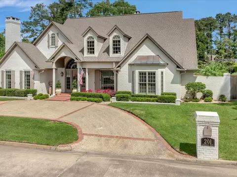 201 Deerfield Dr, Lufkin, TX 75901