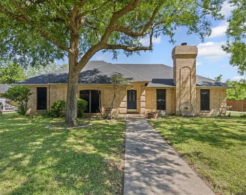 1311 Cindy Ct, Cleburne, TX 76033