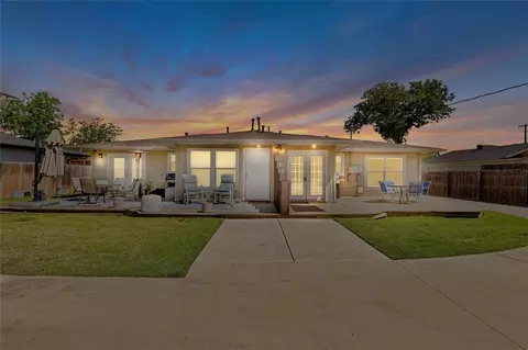 914 E Wall St, Grapevine, TX 76051