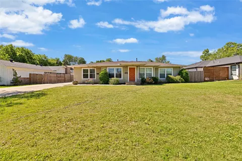 914 E Wall St, Grapevine, TX 76051 photo 2