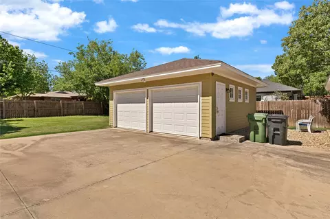 914 E Wall St, Grapevine, TX 76051 photo 19