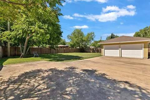 914 E Wall St, Grapevine, TX 76051 photo 21