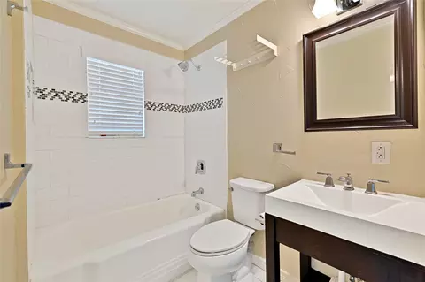 914 E Wall St, Grapevine, TX 76051 photo 12