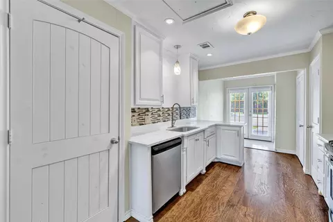 914 E Wall St, Grapevine, TX 76051 photo 5