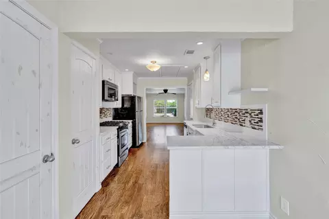 914 E Wall St, Grapevine, TX 76051 photo 7