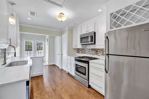 914 E Wall St, Grapevine, TX 76051 photo 6