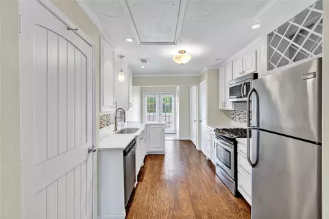 914 E Wall St, Grapevine, TX 76051 photo 4