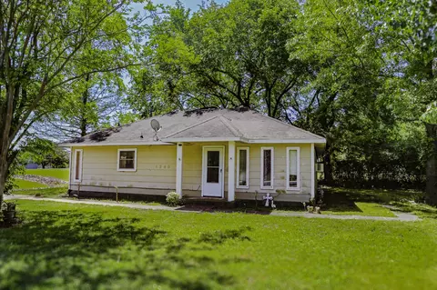 1240 E Hickory St, Paris, TX 75460