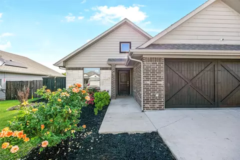 401 N Montague St, Pilot Point, TX 76258