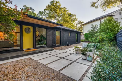 416 Crestwood Dr, Fort Worth, TX 76107
