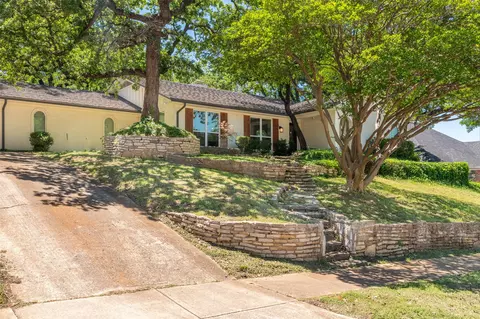 1904 Park Hill Dr, Arlington, TX 76012