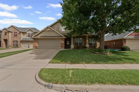 713 Evergreen Ct, Burleson, TX 76028