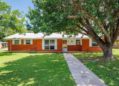 3900 Oakdale Dr, Brownwood, TX 76801
