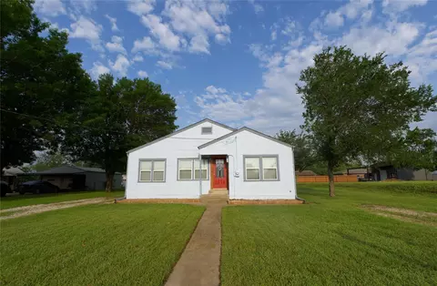 216 S Mesquite St, Muenster, TX 76252