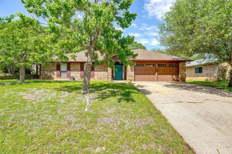 3837 Horizon Dr, Bedford, TX 76021