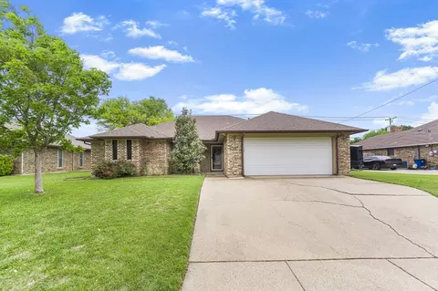832 Ridgeview Dr, Burleson, TX 76028