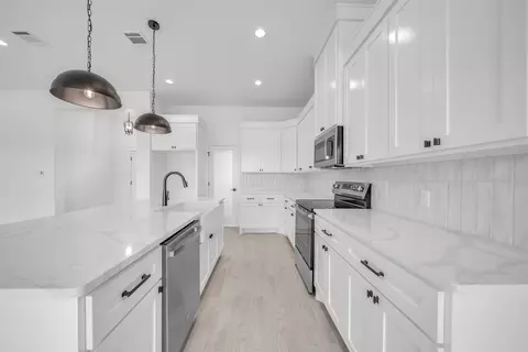 Kitchen - 4040 Westfork Way, Springtown, TX 76082 photo 3 of 3