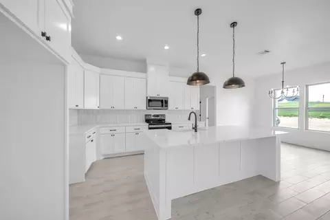 Kitchen - 4040 Westfork Way, Springtown, TX 76082 photo 1 of 3