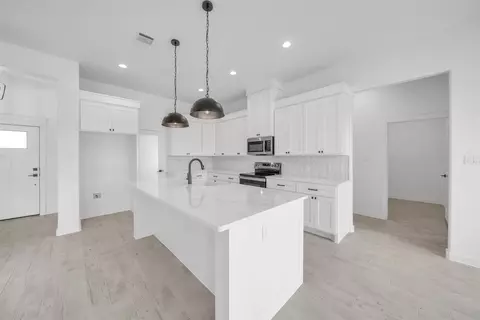 Kitchen - 4040 Westfork Way, Springtown, TX 76082 photo 2 of 3