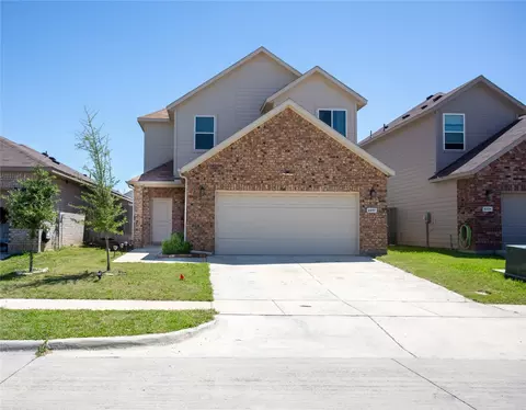 2217 Diamond Dr, Grand Prairie, TX 75051