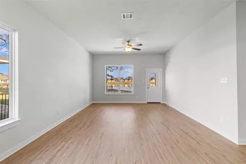 Living - 441 Shoreview Dr, Conroe, TX 77303 photo 2 of 3